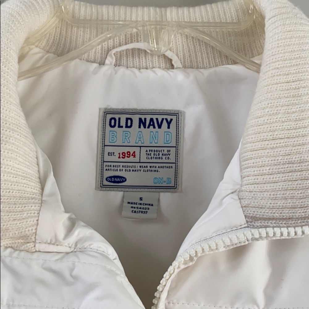 Old Navy White Puffer Vest Size Small - Picture 3 of 8